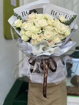 Bó hoa hồng trắng